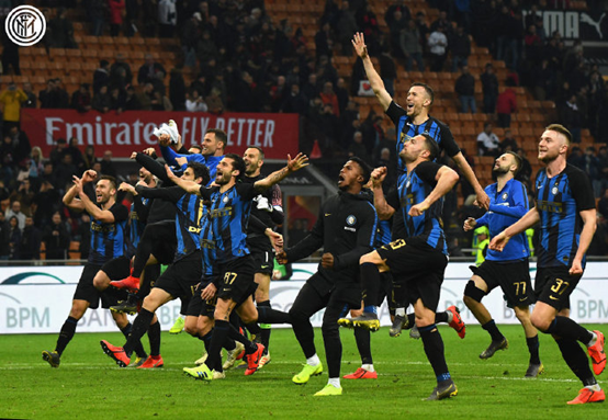 背身接应的 背身接应的